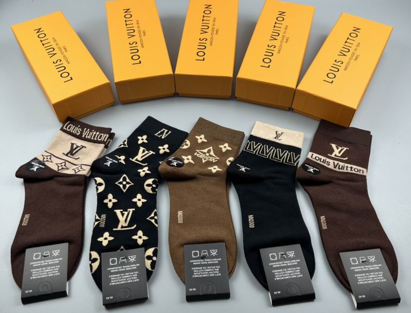 LV socks 040605